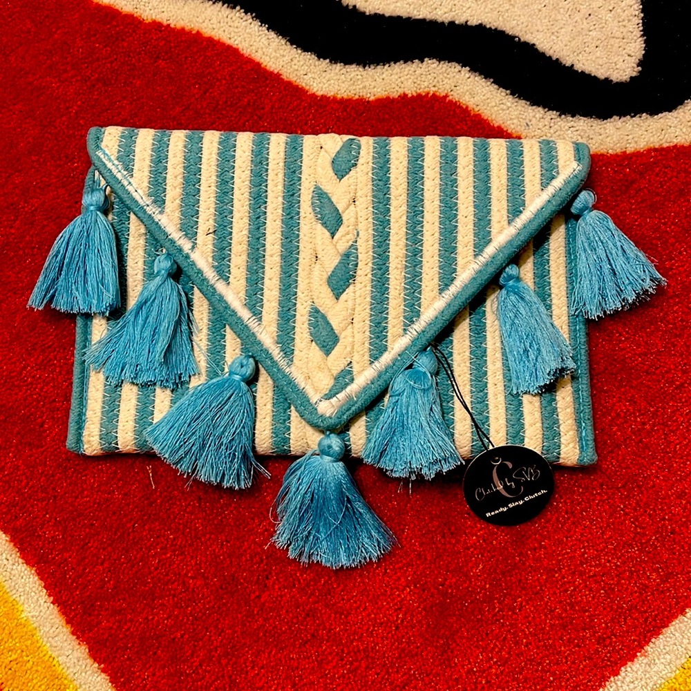Braided tassel clutch. ✅